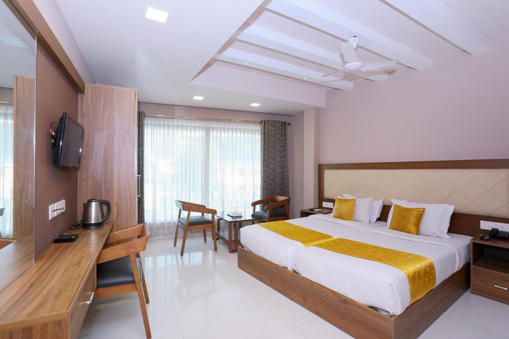 Oyo Flagship 25093 Hotel Thamam Kochi Exterior foto